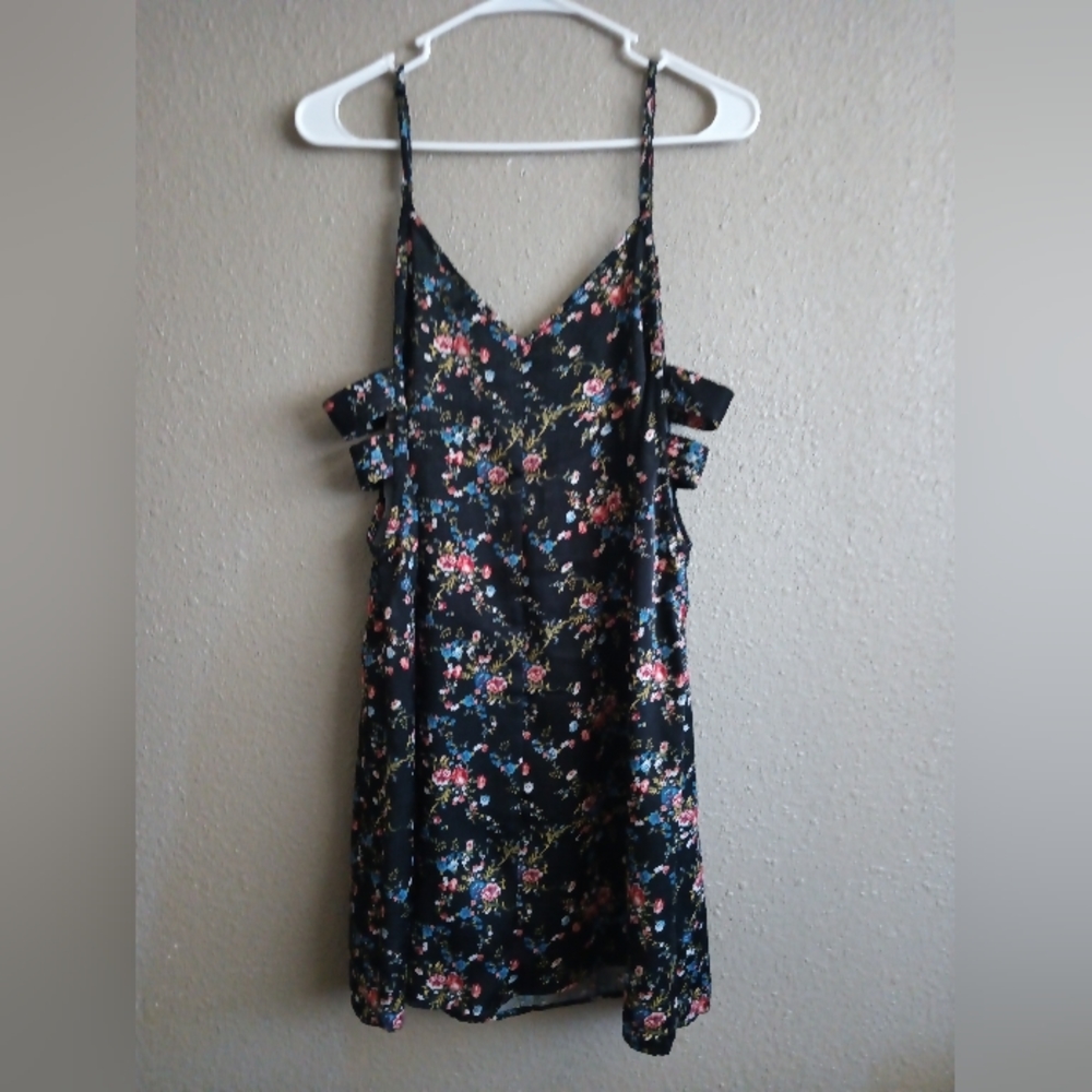 Dress - Picture 3 of 4
